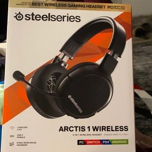 Wireless gaming headset